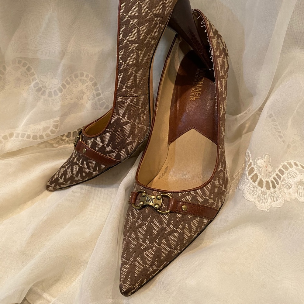 Michael Kors brown logo print heels